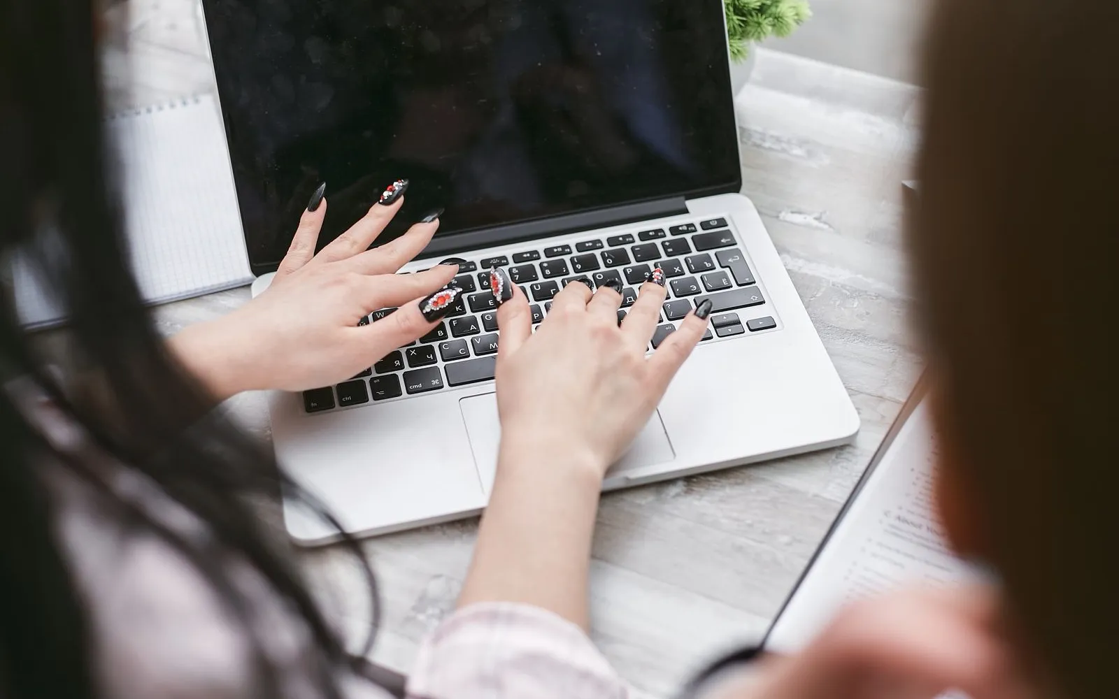 Comparer des logiciels de salon sur un ordinateur