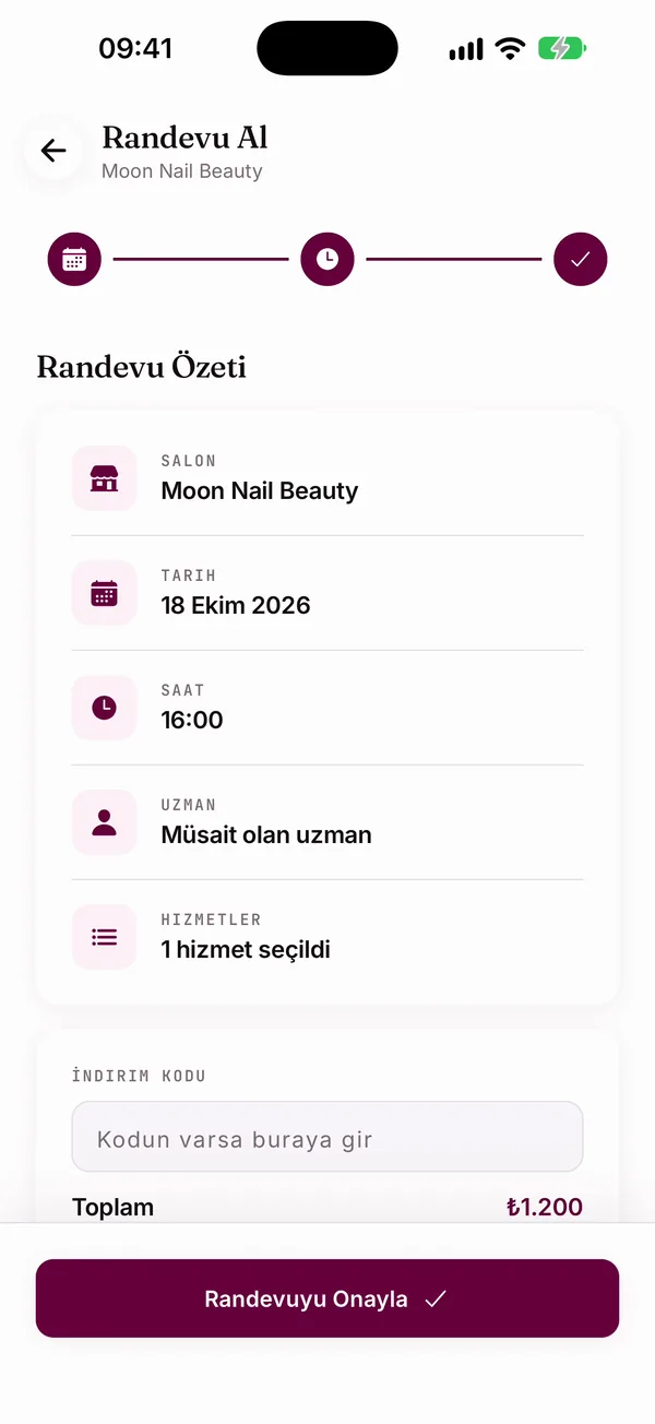 CutieCure Book randevu özeti: salon, tarih, saat, Müsait olan uzman, bir hizmet ve indirim kodu alanı