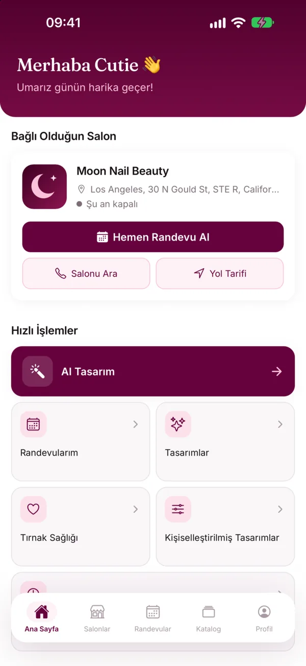 CutieCure Book ana ekranı: bağlı salon Moon Nail Beauty, Hemen Randevu Al düğmesi ve AI Tasarım kısayolu